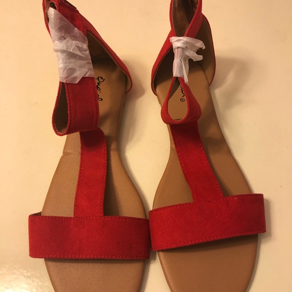 Quipid red t strap zipped heel flat sandals - Picture 2 of 6